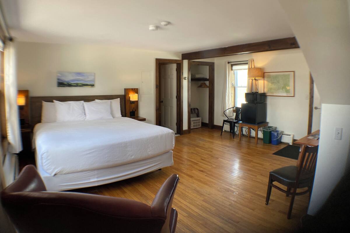 Chambre Classique, 1 trÚs grand lit, vue montagne, cÎté montagne