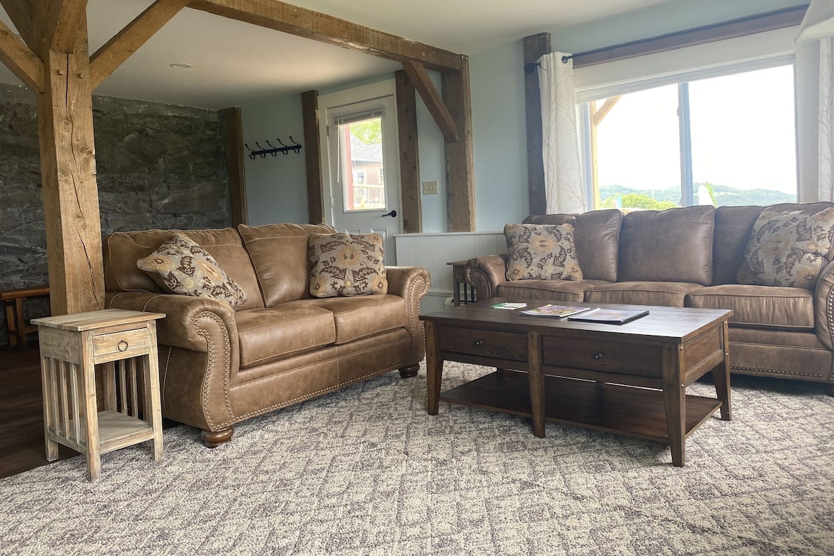 Suite Premium, 2 chambres, patio, vue montagne | Coin séjour