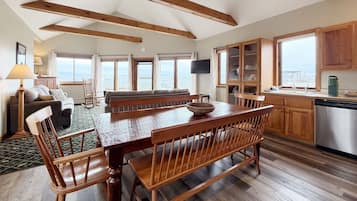 Grand Meadow Suite w/patio | In-room dining