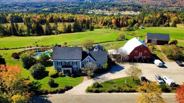 A large house with a garage, a swimming pool, and a barn. - The Wildflower Inn (Lyndonville)
