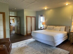 Grand Meadow Suite w/patio | Premium bedding, down comforters, individually decorated - The Wildflower Inn (Lyndonville)