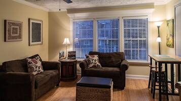 Key West Suite | Living area | 40-inch Smart TV with digital channels, TV