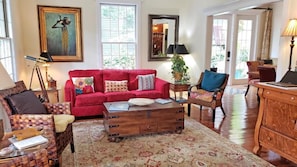 At Journey's End Main House | Living room | 40-inch Smart TV with digital channels, TV - At Journey's End (St. Augustine)