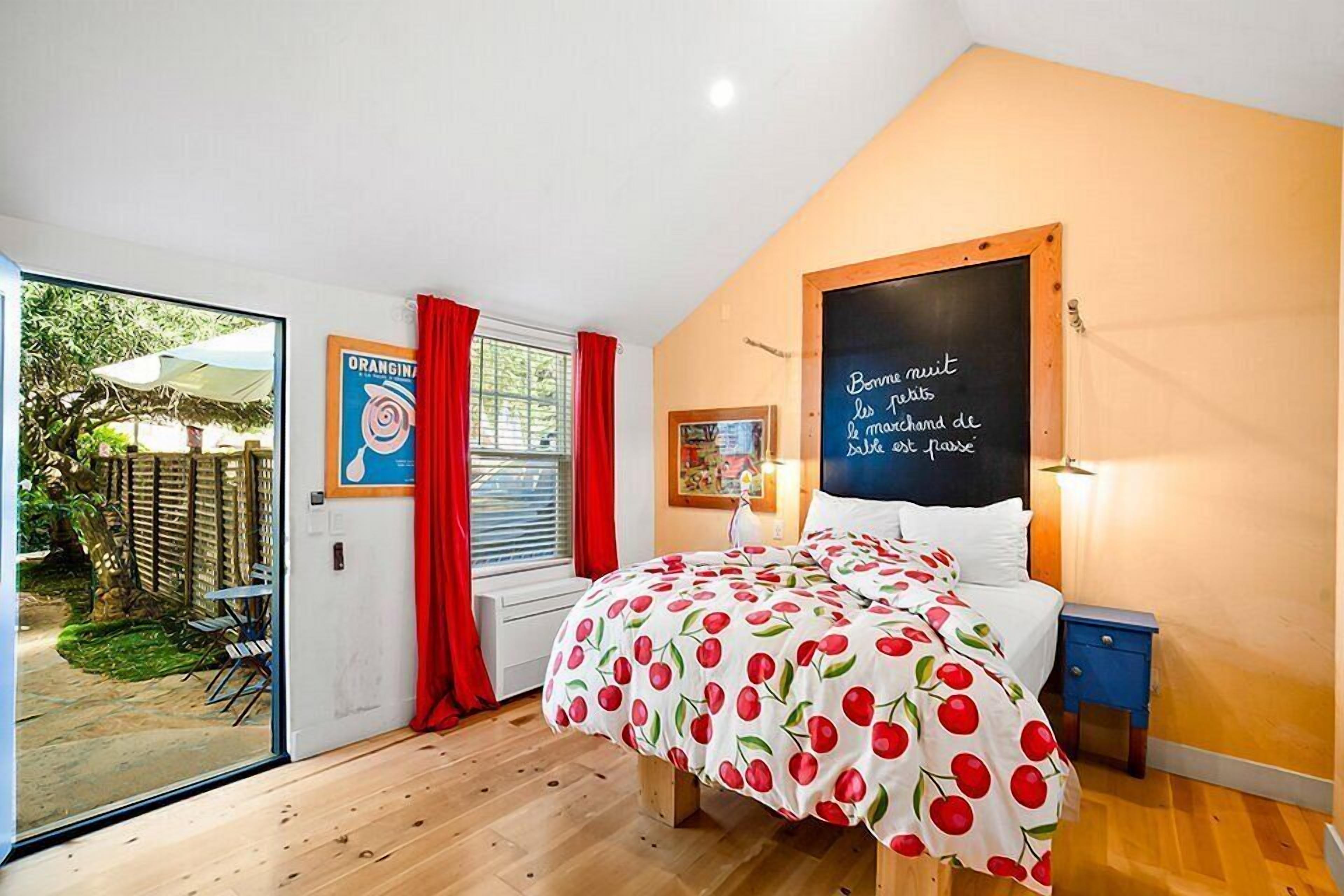 Standard Room, 1 Queen Bed | Hypo-allergenic bedding, pillowtop beds, minibar, individually decorated