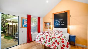 Standard Room, 1 Queen Bed | Hypo-allergenic bedding, pillowtop beds, minibar, individually decorated