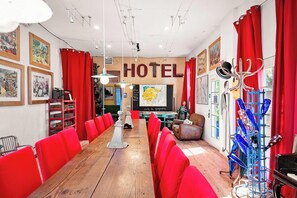 Banquet hall - Metro Hotel and Cafe (Petaluma)