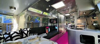 Metro Hotel and Cafe