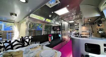 Metro Hotel and Cafe