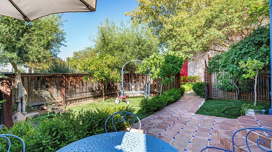 Metro Hotel and Cafe