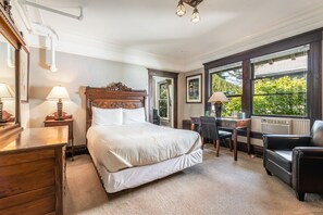 Deluxe Queen Room 202 Private Bathroom | Premium bedding, down comforters, individually decorated - Seattle Gaslight Inn (Seattle)