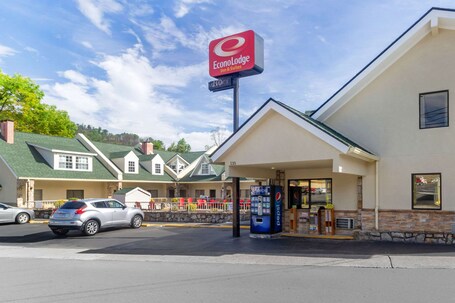 Econo Lodge Inn Suites Gatlinburg at the Convention Center - Image 31