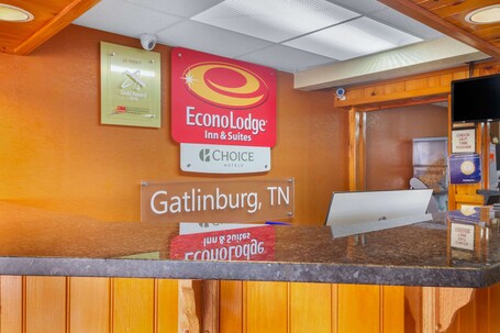 Econo Lodge Inn Suites Gatlinburg at the Convention Center - Image 13