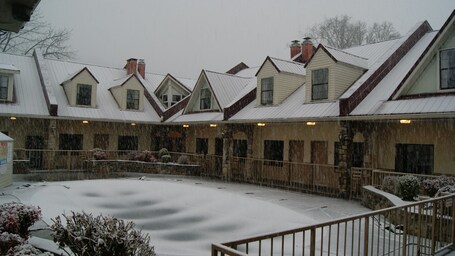 Econo Lodge Inn Suites Gatlinburg at the Convention Center - Image 21