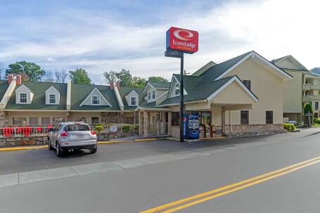 Econo Lodge Inn Suites Gatlinburg at the Convention Center - Image 45