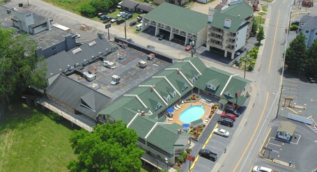 Econo Lodge Inn Suites Gatlinburg at the Convention Center - Image 12