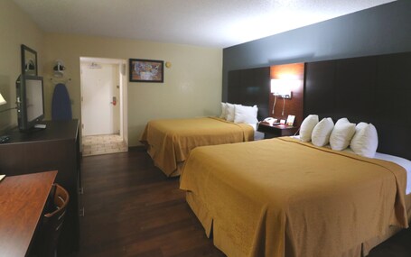 Econo Lodge Inn Suites Gatlinburg at the Convention Center - Image 41