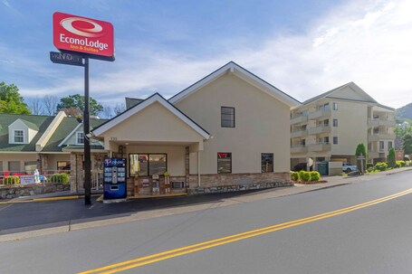 Econo Lodge Inn Suites Gatlinburg at the Convention Center - Image 44
