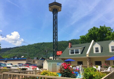 Econo Lodge Inn Suites Gatlinburg at the Convention Center - Image 11