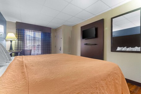 Econo Lodge Inn Suites Gatlinburg at the Convention Center - Image 37