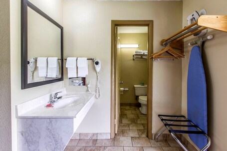 Econo Lodge Inn Suites Gatlinburg at the Convention Center - Image 20