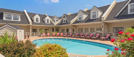 Piscine extérieure (ouverte en saison)