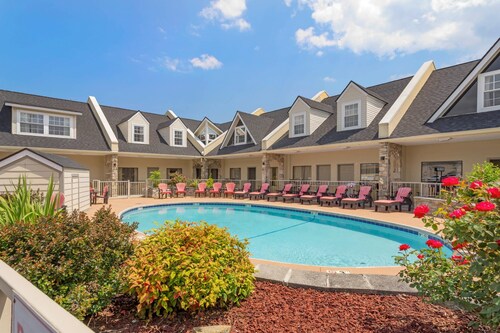 Econo Lodge Inn & Suites Gatlinburg at the Convention Center