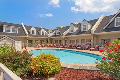 Econo Lodge Inn & Suites Gatlinburg at the Convention Center
