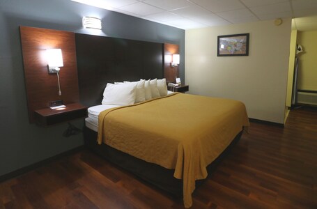 Econo Lodge Inn Suites Gatlinburg at the Convention Center - Image 39