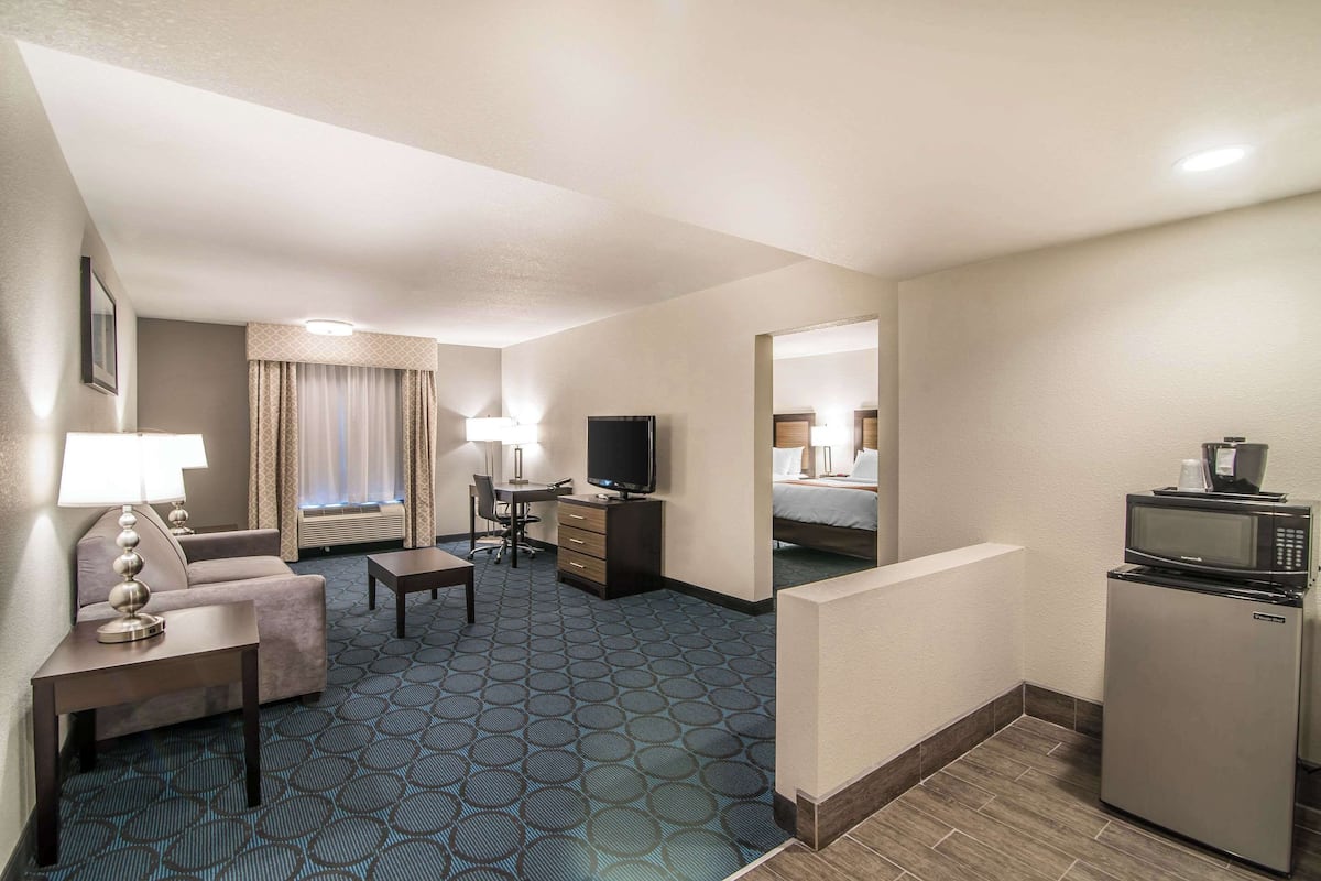 suite, 2 queen beds, non smoking | 1 bedroom, premium bedding, pillow-top beds, desk