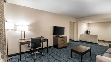 Sengetøy av topp kvalitet, senger med overmadrass og skrivebord