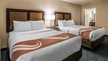 1 makuuhuone, ylelliset vuodevaatteet, pillowtop-patjalliset sängyt