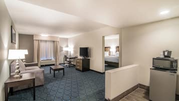 Sengetøy av topp kvalitet, senger med overmadrass og skrivebord