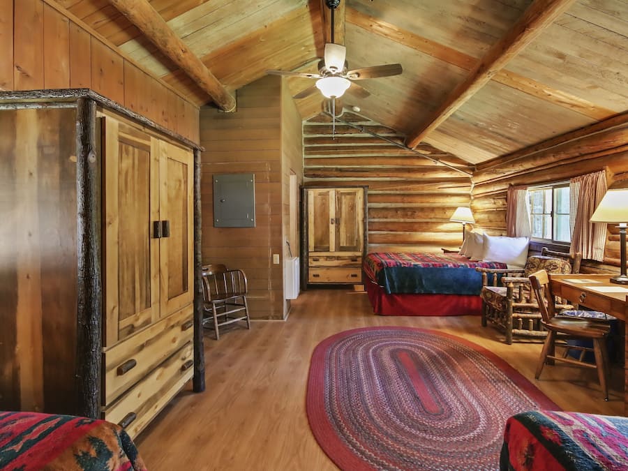 One bedroom cabin | 1 bedroom, free cots/infant beds