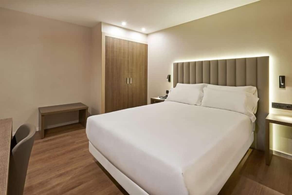 Premium bedding, down duvets, minibar, in-room safe