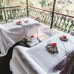 Couples treatment rooms, body treatments, aromatherapy