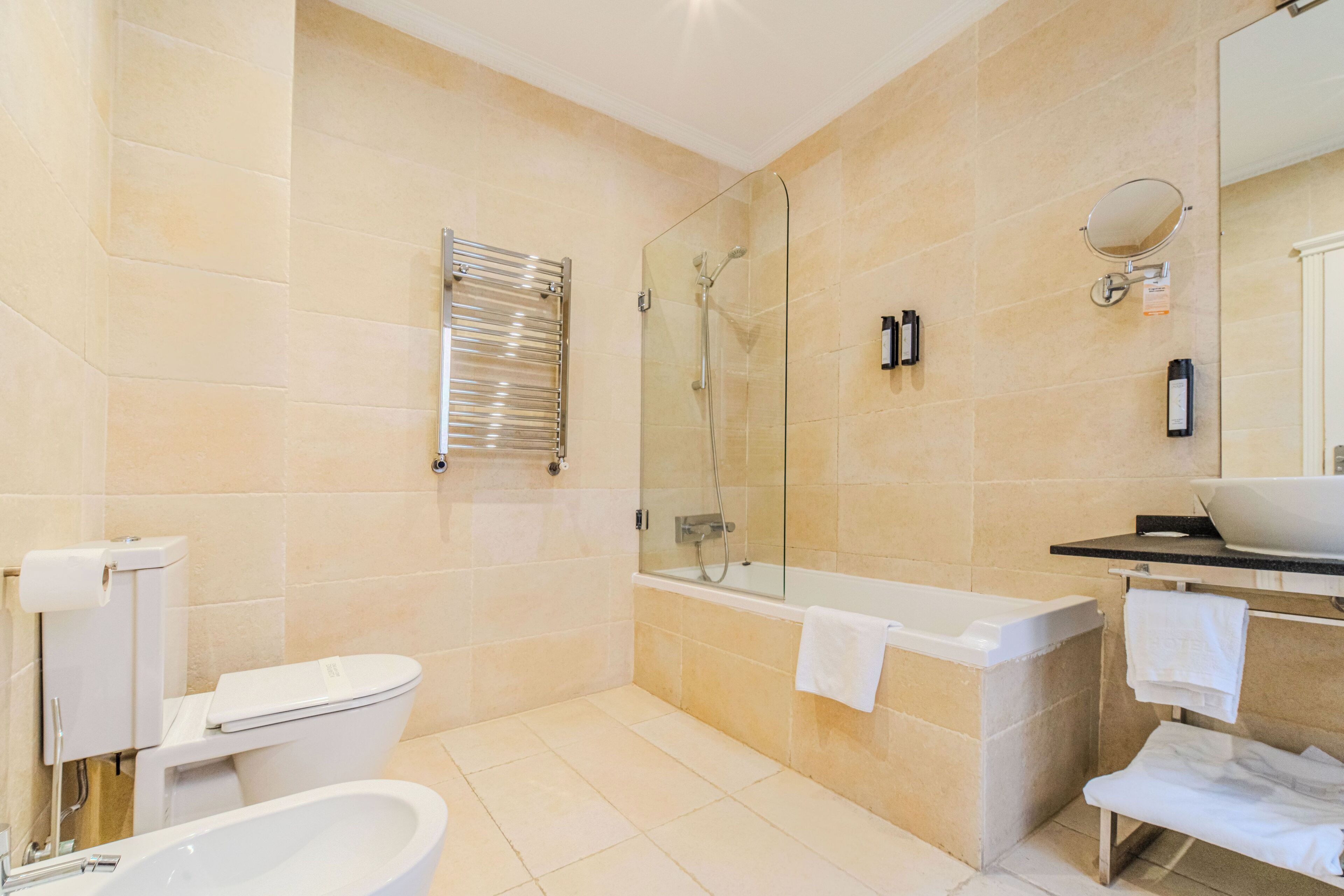 double or twin room | bathroom | combined shower/bathtub, free toiletries, hair dryer, bidet