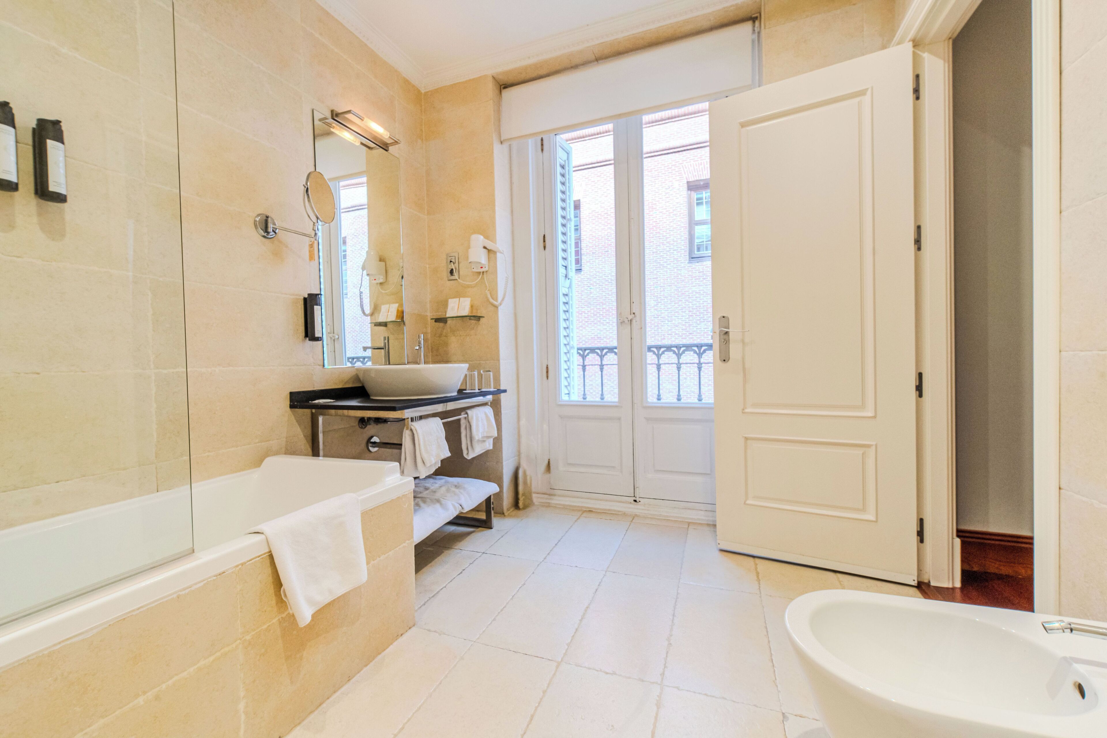 double or twin room | bathroom | combined shower/bathtub, free toiletries, hair dryer, bidet