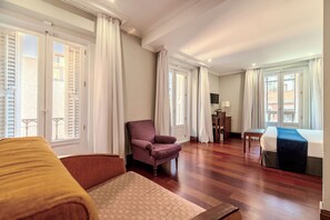 Chambre Supérieure Double ou avec lits jumeaux, vue ville