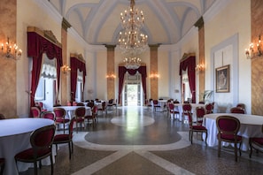 Indoor wedding - Villa Tuscolana (Frascati)