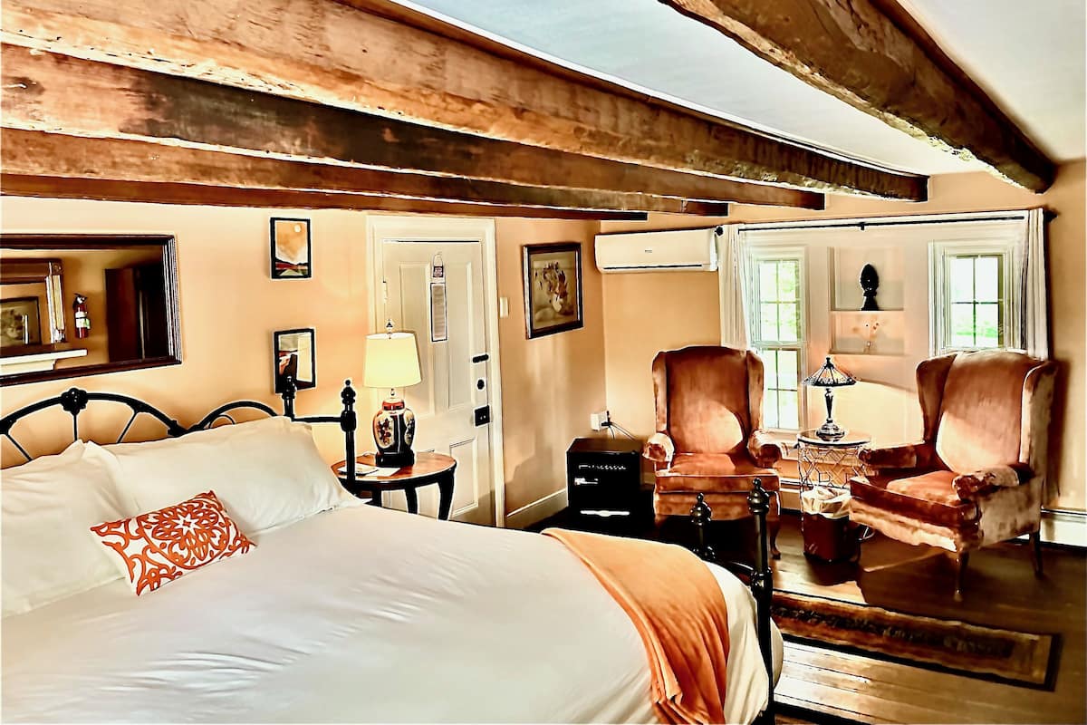 Deluxe Room, 1 King Bed, Fireplace