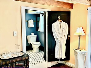 Thompson Room | Egyptian cotton sheets, premium bedding, free minibar