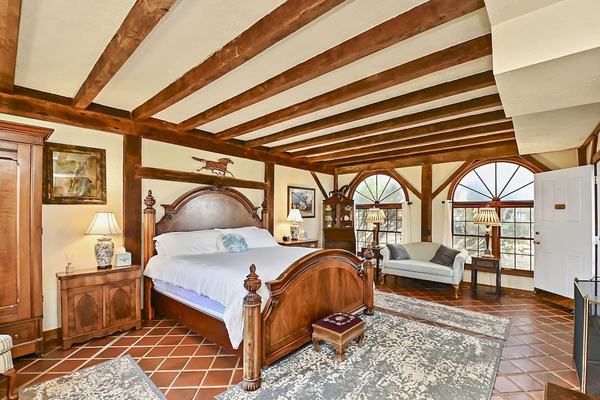 Deluxe Single Room, 1 King Bed, Fireplace