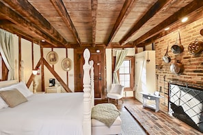 1720 Summer Kitchen | Egyptian cotton sheets, premium bedding, free minibar - Prospect Hill Inn & Restaurant (Louisa)