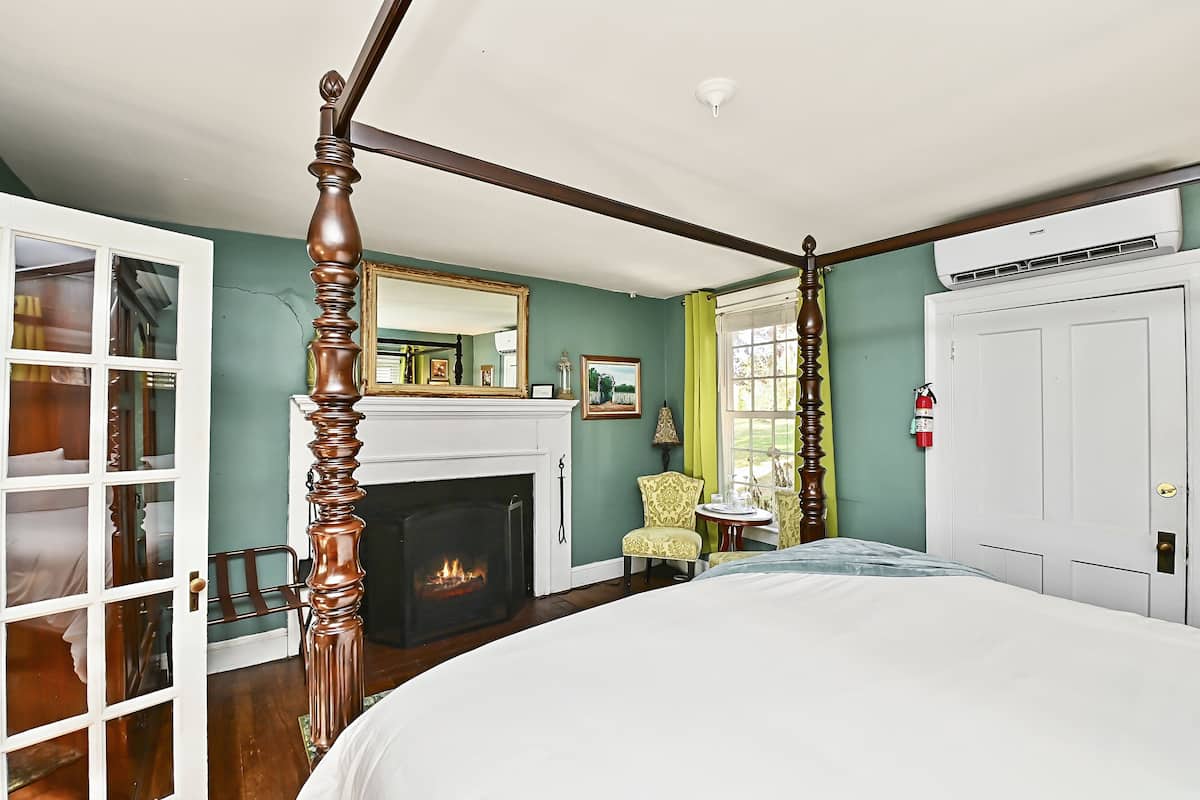 Deluxe Single Room, 1 King Bed, Jetted Tub
