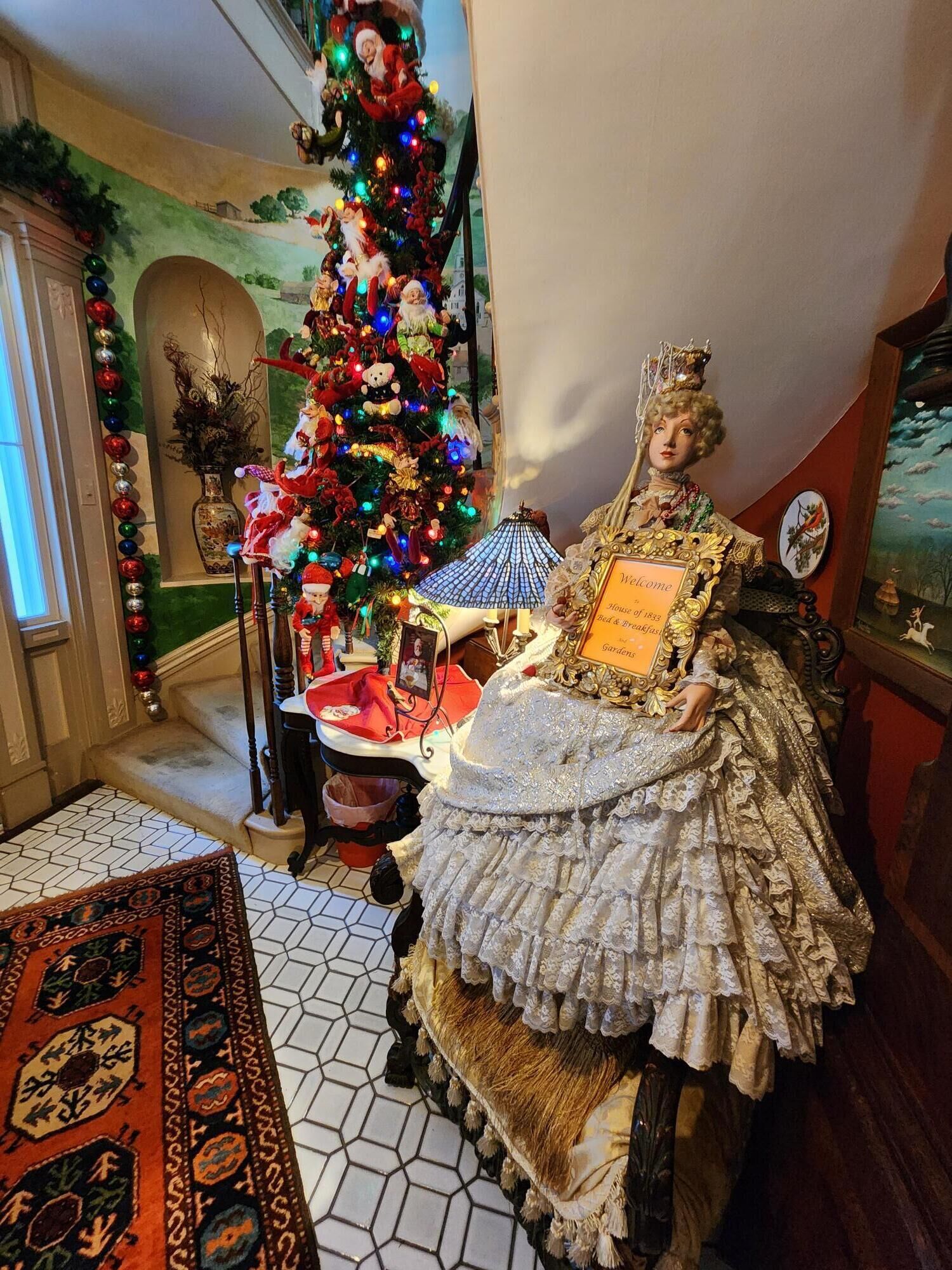 Televisión de pantalla plana, chimenea, reproductor de DVD