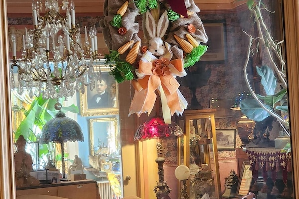 تلفزيون بشاشة مسطحة، مدفأة، مشغل دي في دي