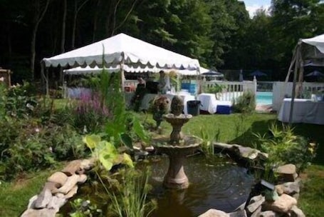Exterior. House of 1833 Bed & Breakfast & Gardens