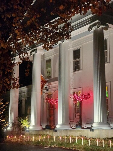 House of 1833 Bed & Breakfast & Gardens