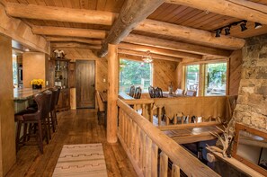 Dining - Jackson Hole Hideout (Wilson)