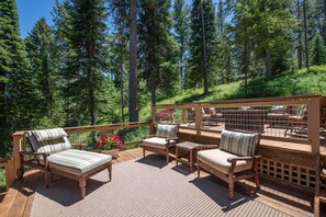 Exclusive-Baumhaus, 5 Schlafzimmer, Talblick | Terrasse/Patio